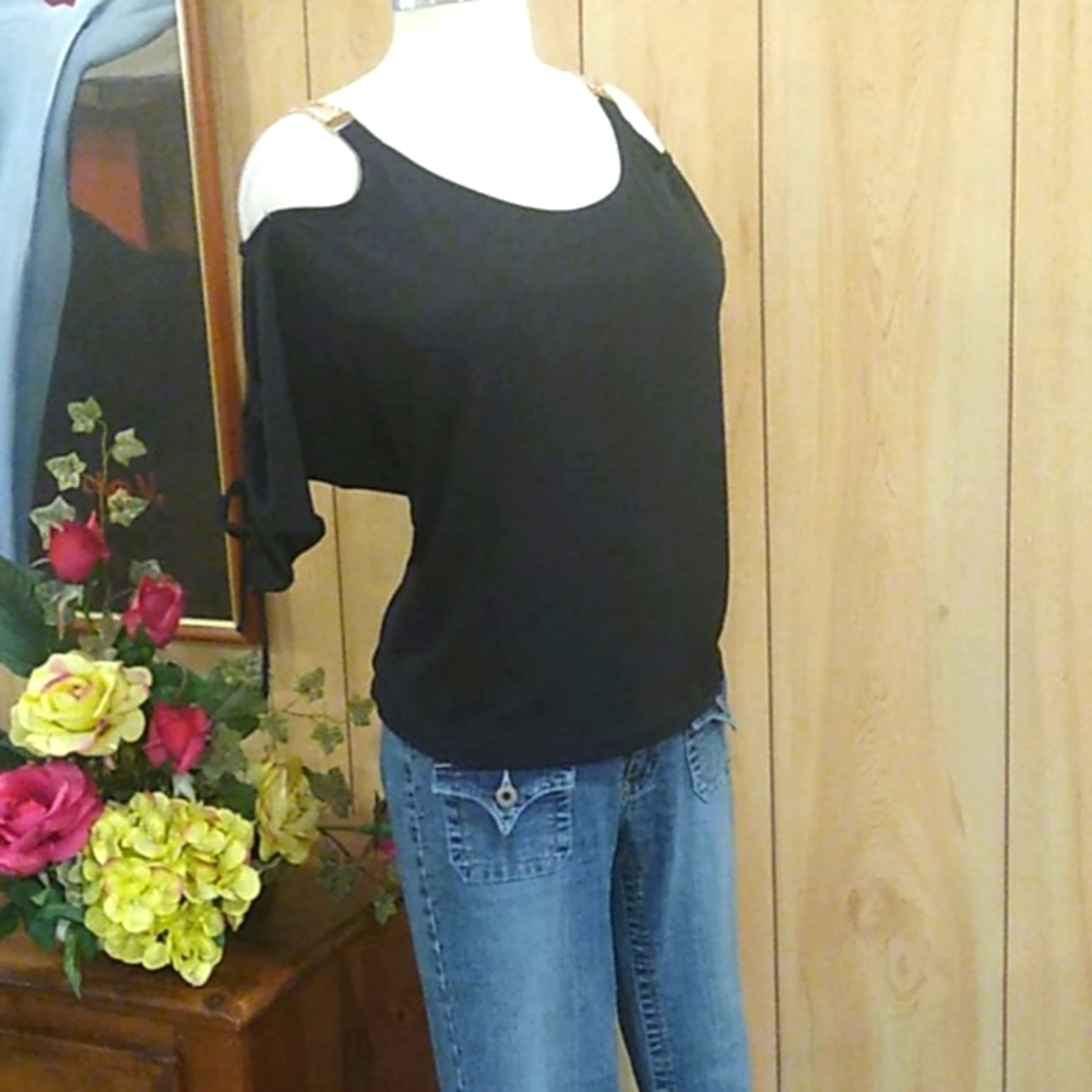 Cold shoulders black blouse